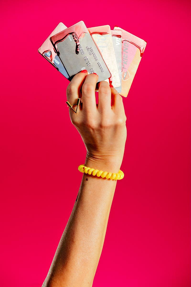 Bleeding credit cards. Still life for Friday Magazin