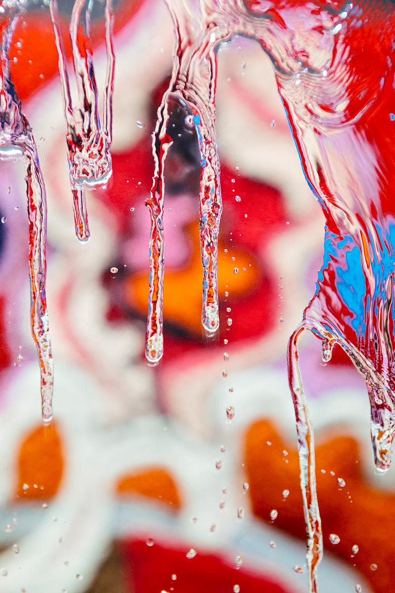 Dripping water in front of the art piece Soft Sculpture CUNT power by Talaya Schmid