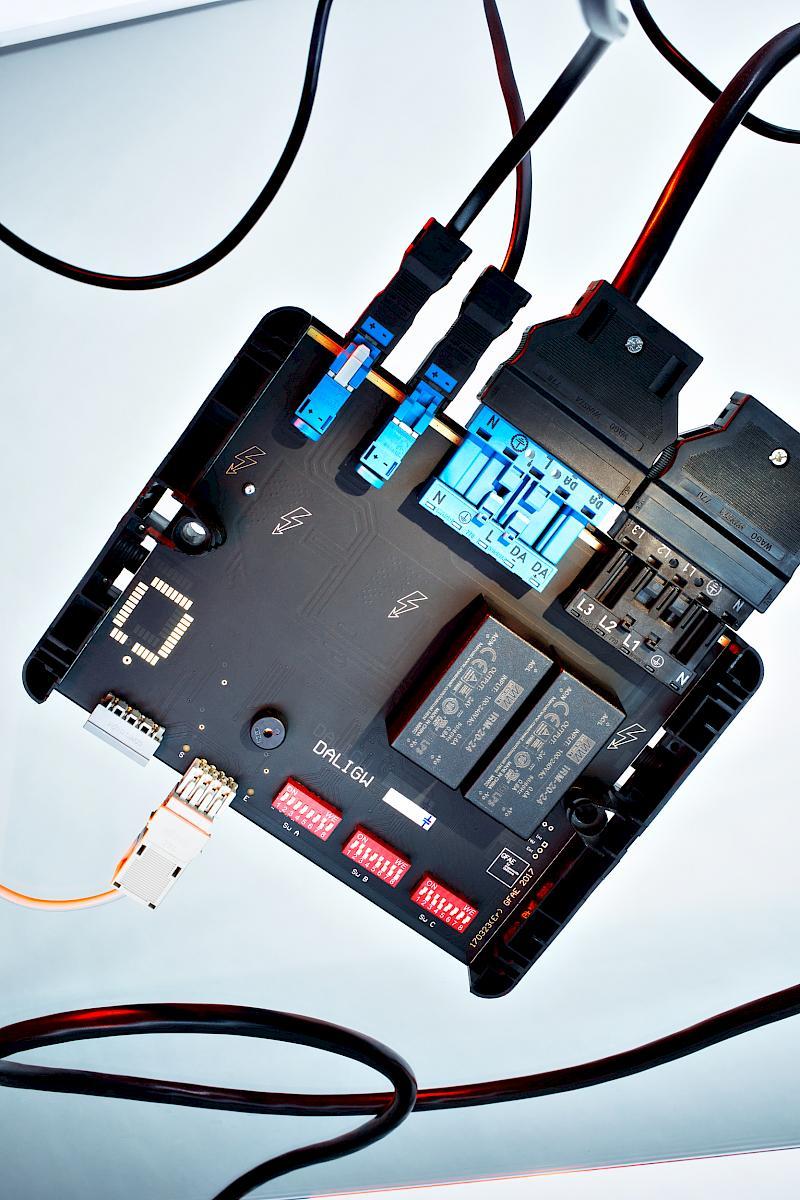 Dali-Gateway by GFAE and some cables